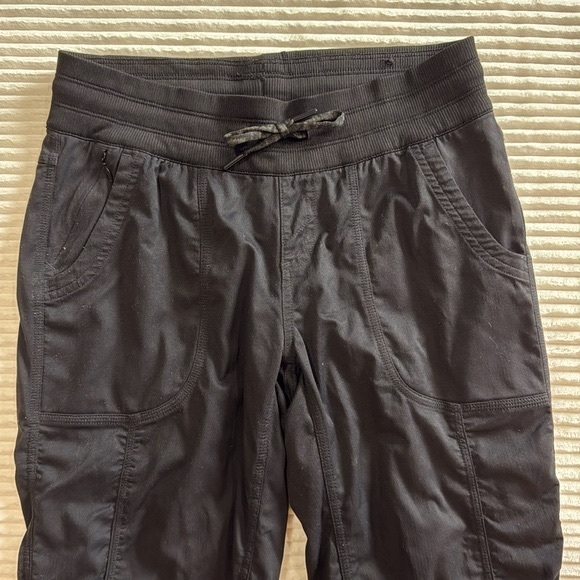 The North Face Pants - The North Face Black Cropped Lightweight Pants Joggers Small